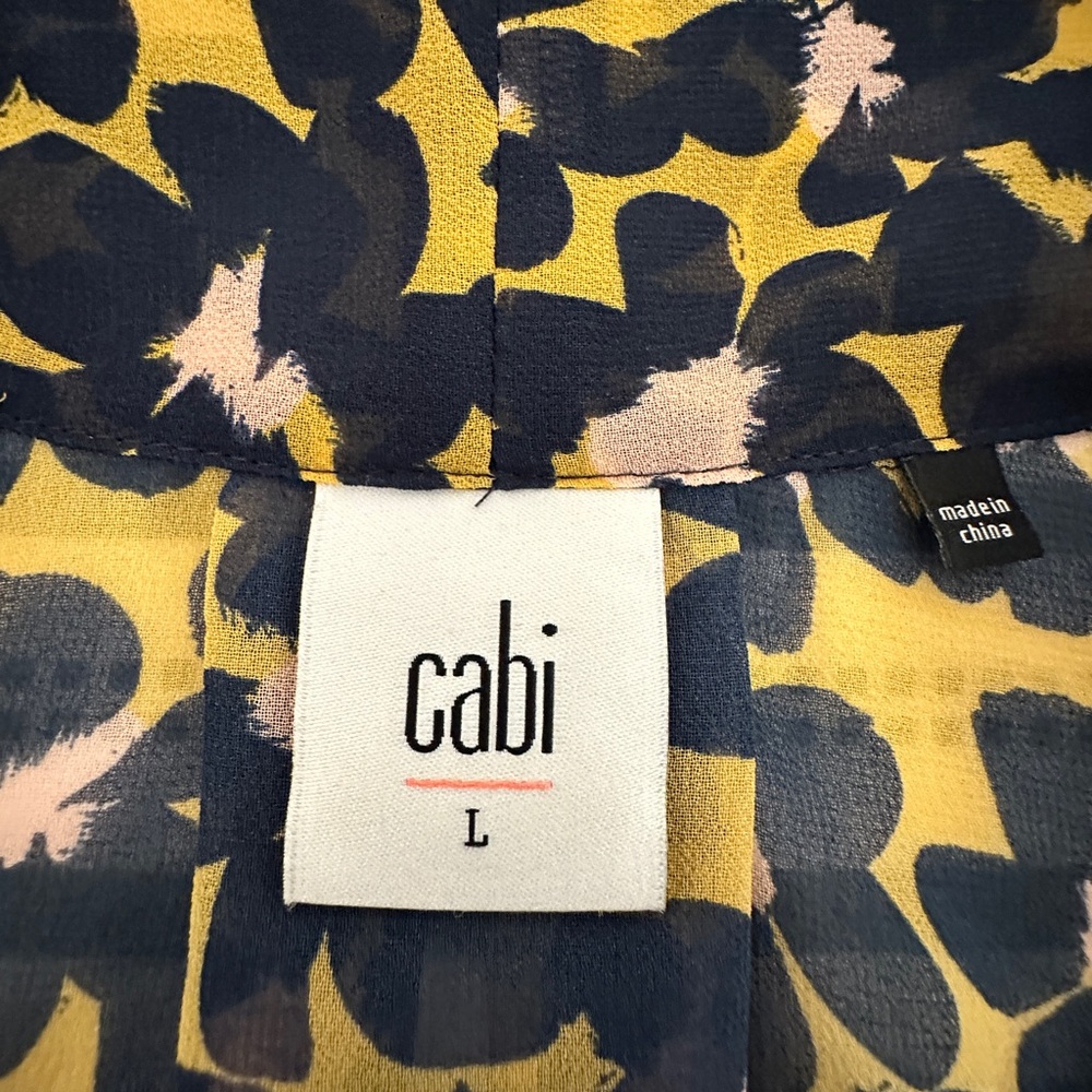 CAbi Flynn Top. Business or Casual.‎ Sleeveless, V-Neck with Tie at Neck. - Picture 8 of 12
